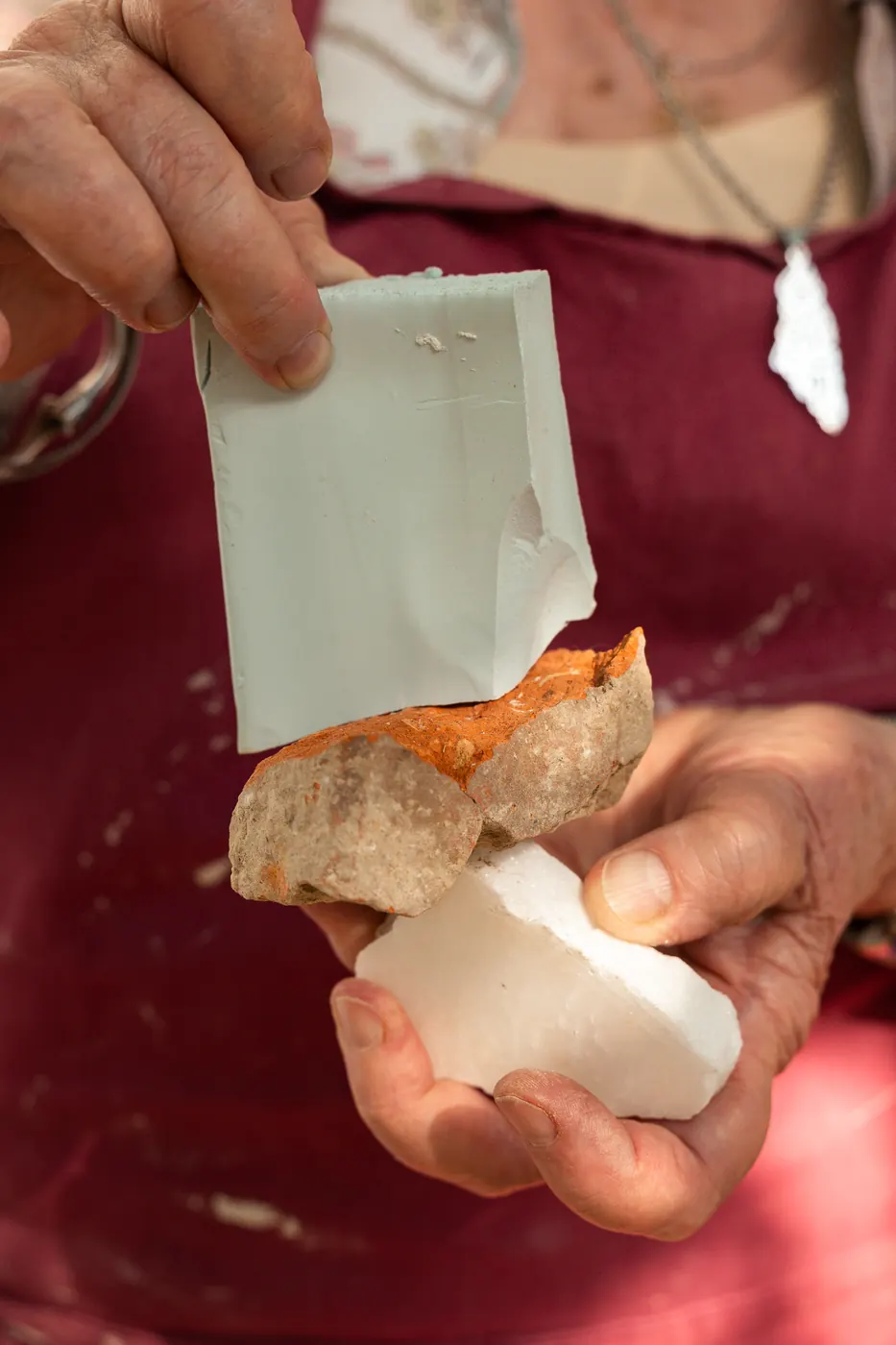 Préparation du mortier à la spatule