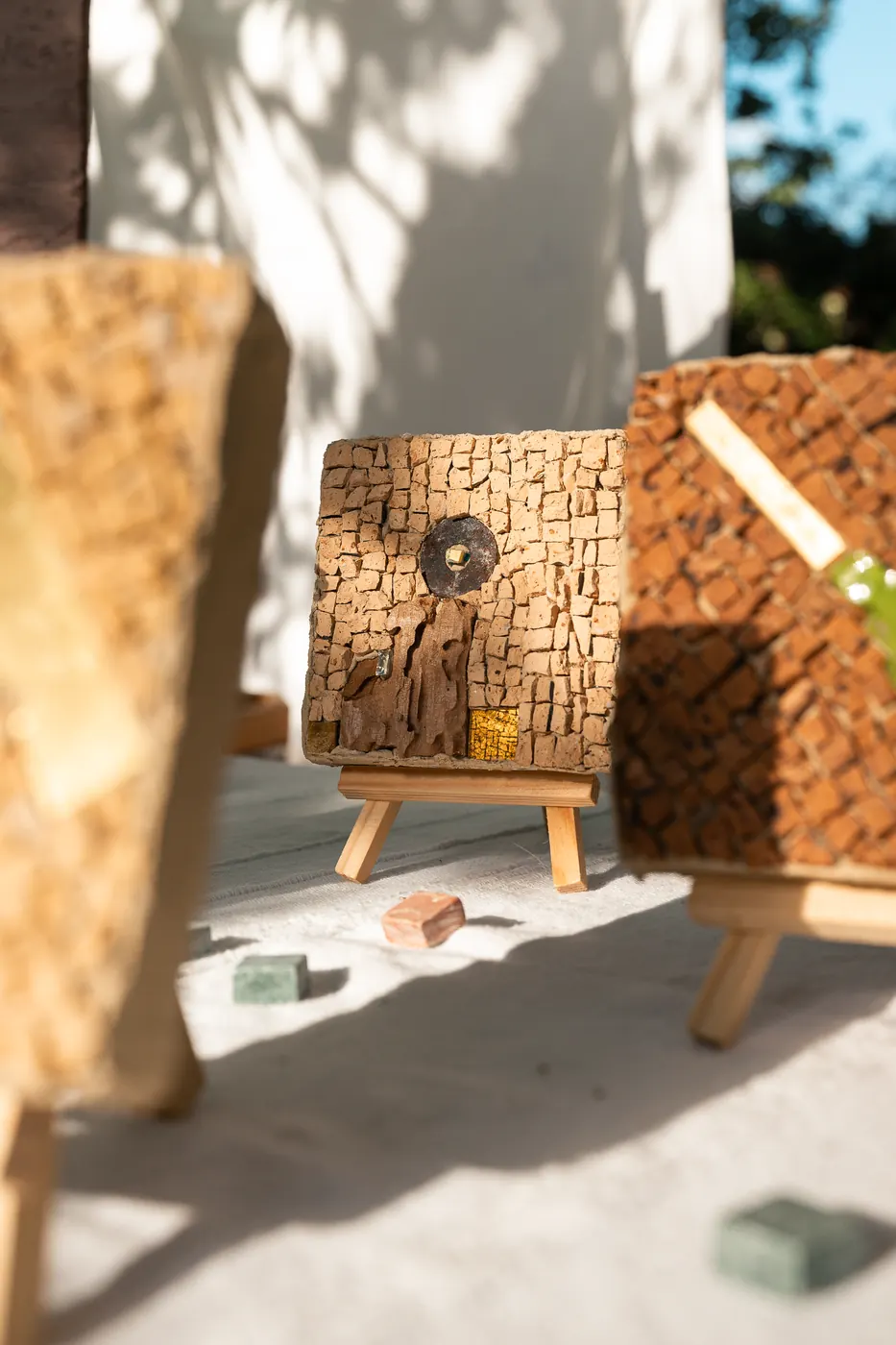 Petites mosaïques de terre cuite au soleil